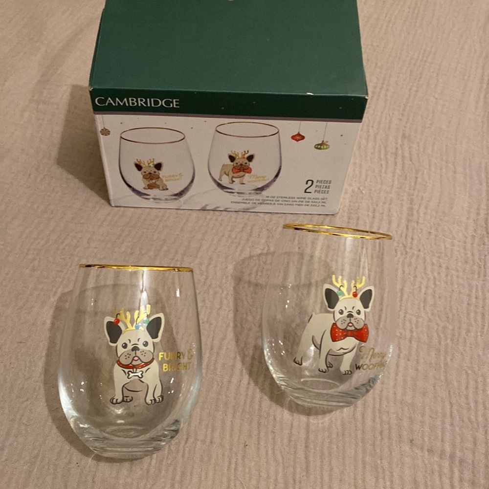 Cambridge Holiday Dog Wine Glass Set. New